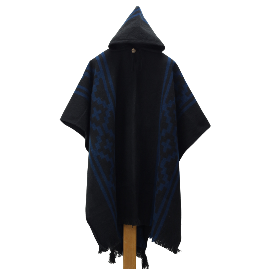 PONCHO ALPACA NEGRO GRECAS AZUL