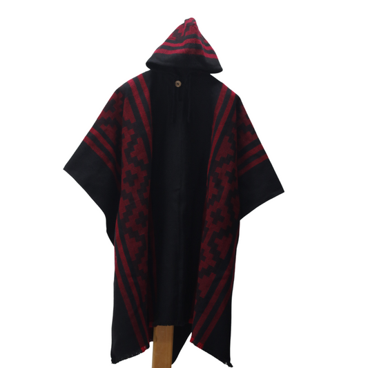 PONCHO ALPACA NEGRO GRECAS ROJAS